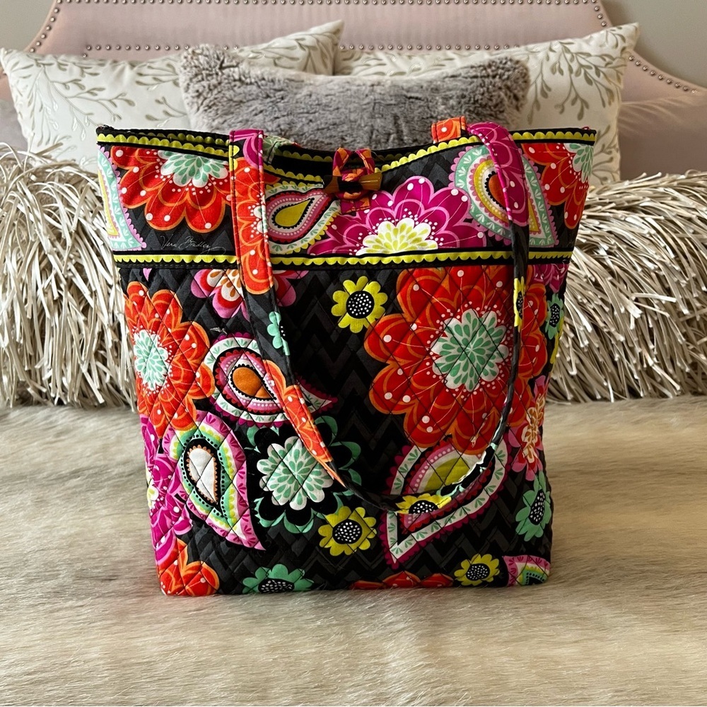 VERA BRADLEY Ziggy Zinnia 2014 Medium Toggle Tote 70’s Orange Black Pink Floral